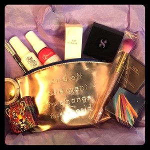 INCREDIBLE MAKE UP MUST-HAVE BUNDLE